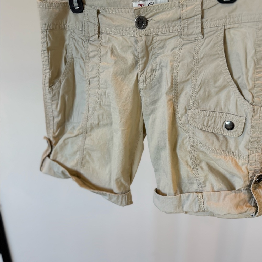 Guess Women's Cream Roll-Cuff Cargo Shorts